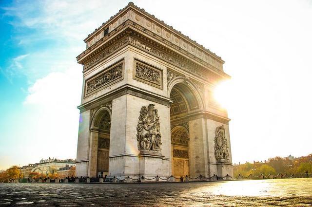 Florian Wehde / Unsplash Arc de Triumphe
